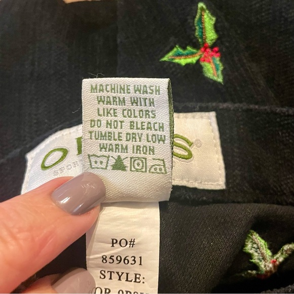 ORVIS Christmas ladies size 14 black cordaroy's w/green holly & red berries EUC! - Picture 5 of 9